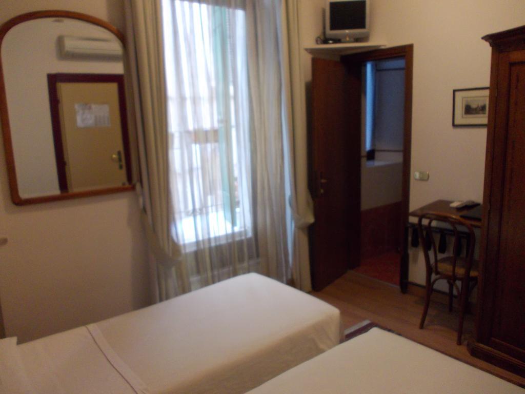 Hotel Al Castello Verona Bagian luar foto