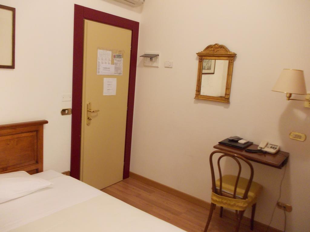 Hotel Al Castello Verona Bagian luar foto