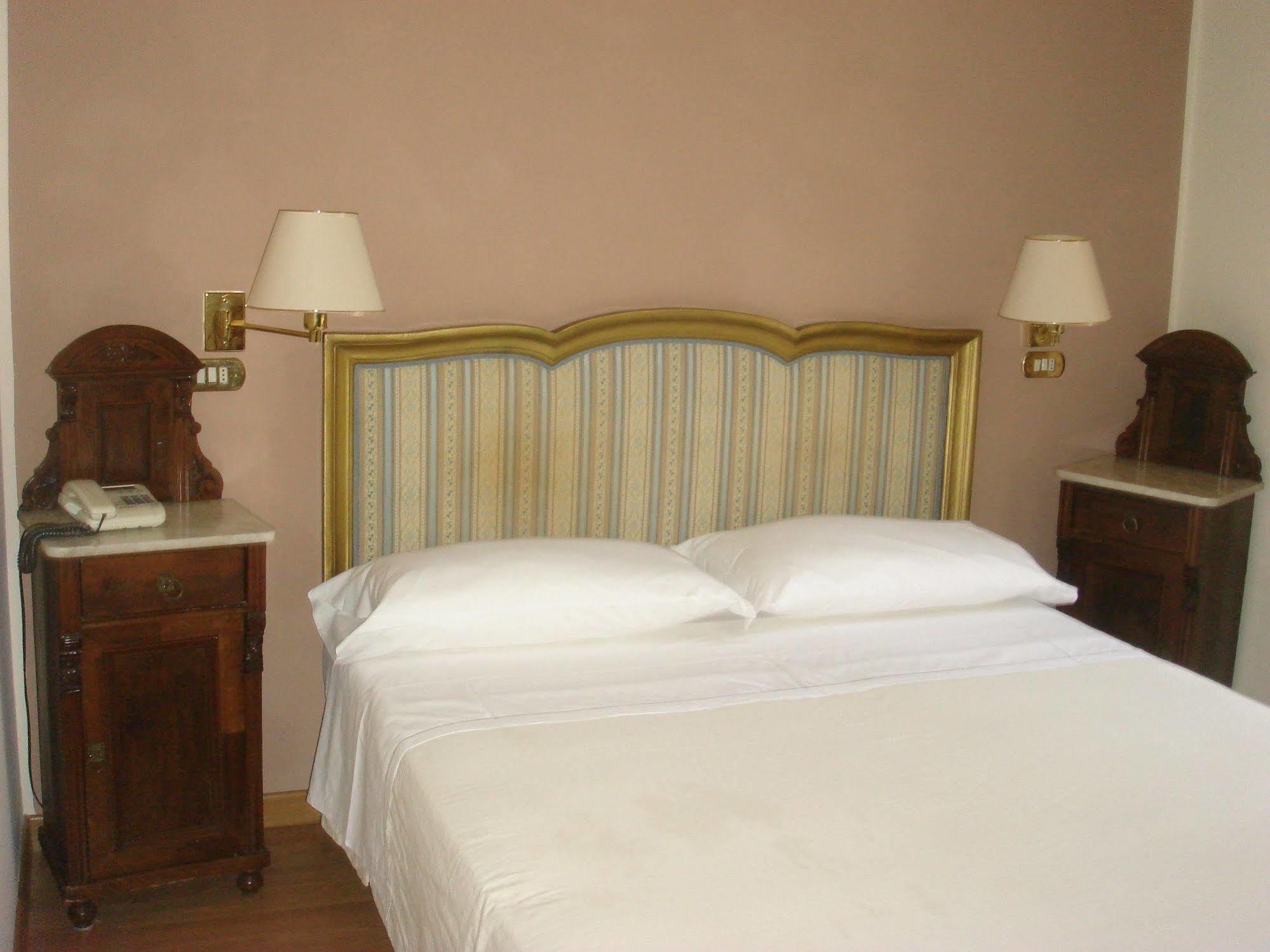 Hotel Al Castello Verona Bagian luar foto