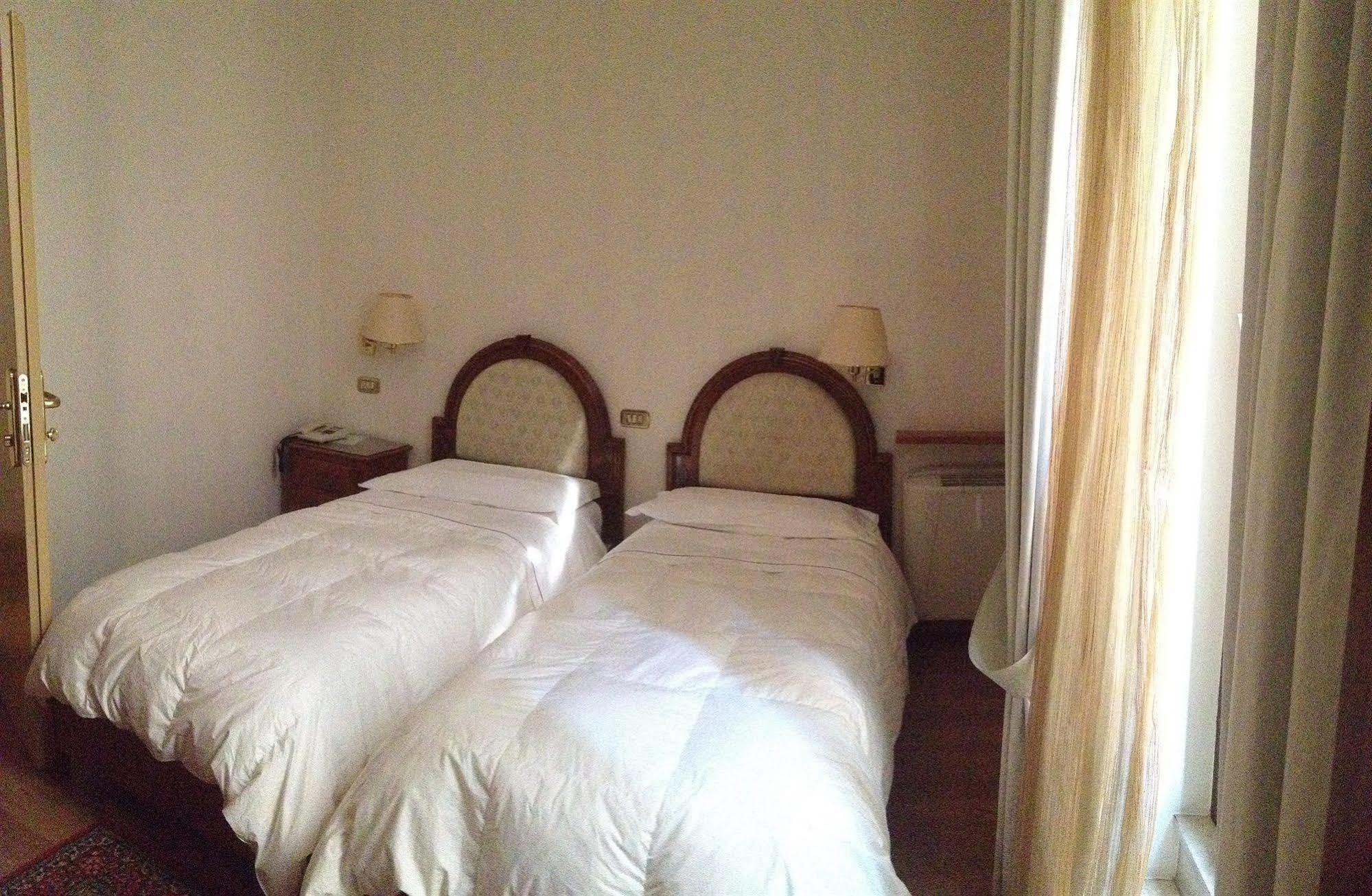 Hotel Al Castello Verona Bagian luar foto