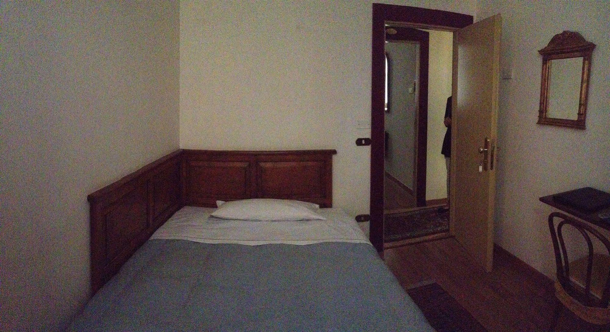 Hotel Al Castello Verona Bagian luar foto