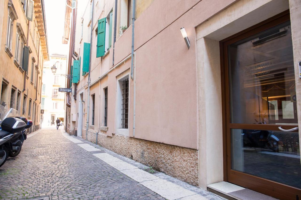 Hotel Al Castello Verona Bagian luar foto